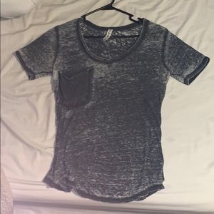 Gray acid washed t-shirt with pocket